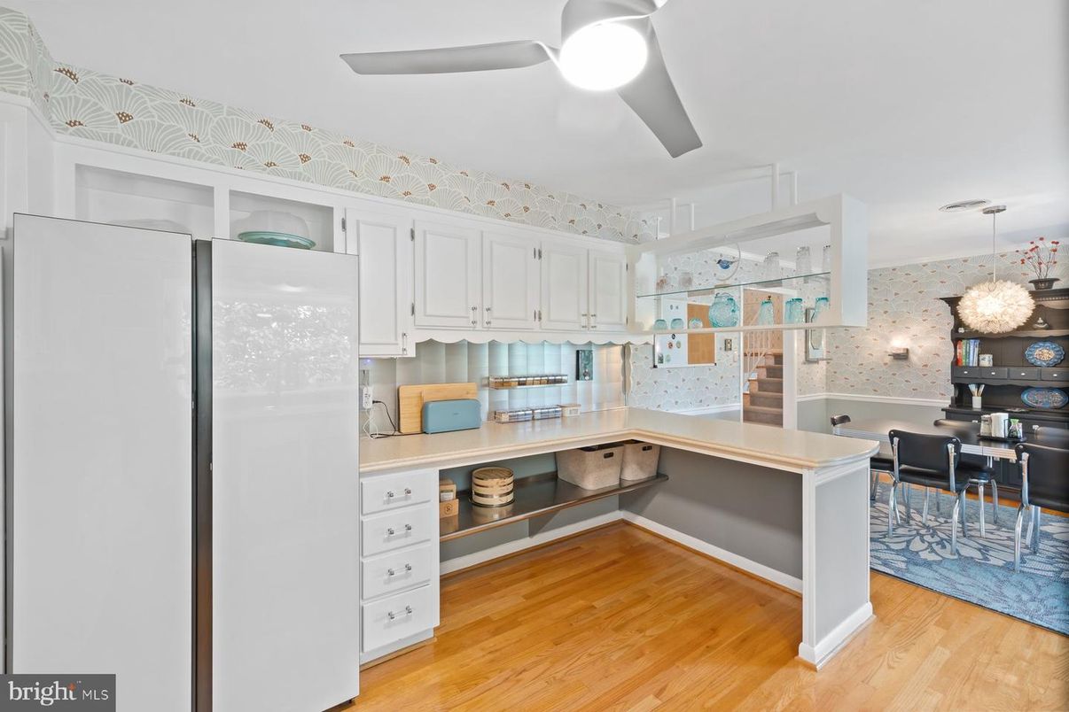 Dining room, Interior, Kitchen, Pendant Lights, Wood Texture Flooring