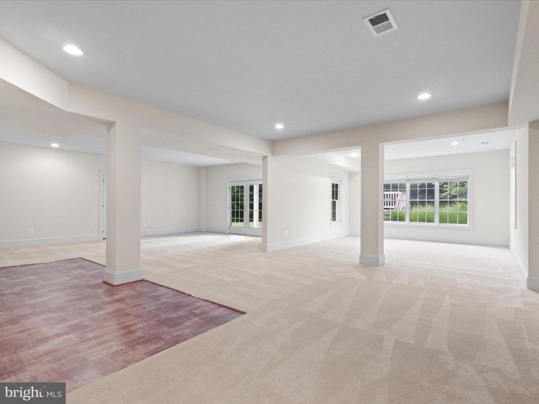 Empty room, Interior, Recessed Lighting