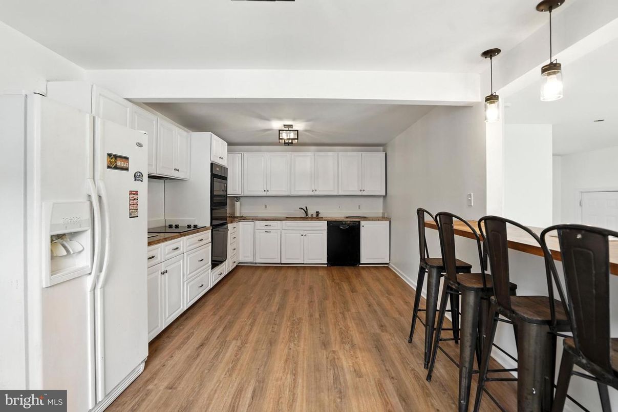 Interior, Kitchen, Pendant Lights, Wood Texture Flooring