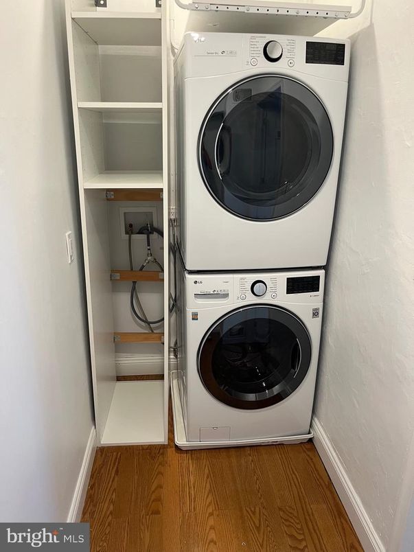 Interior, Utility Closets, Washer, Wood Texture Flooring