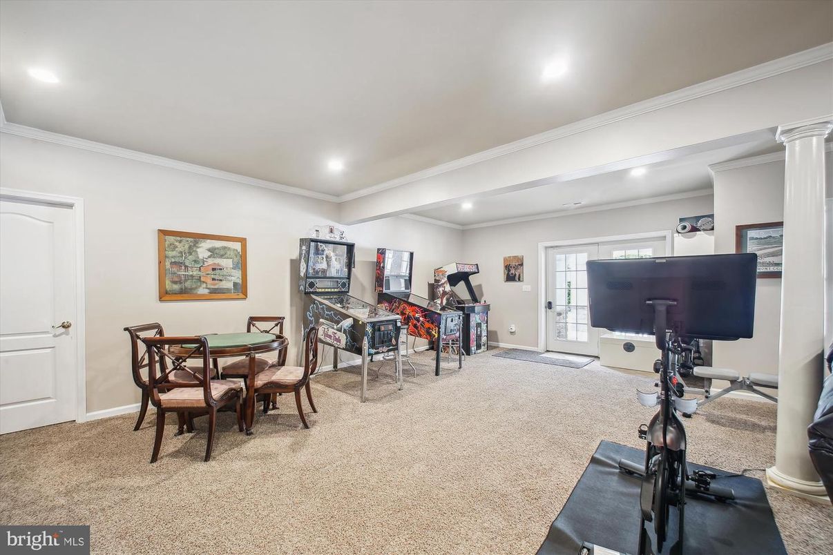 Dining room, Fitness Equipment, Game Room, Interior, Recessed Lighting