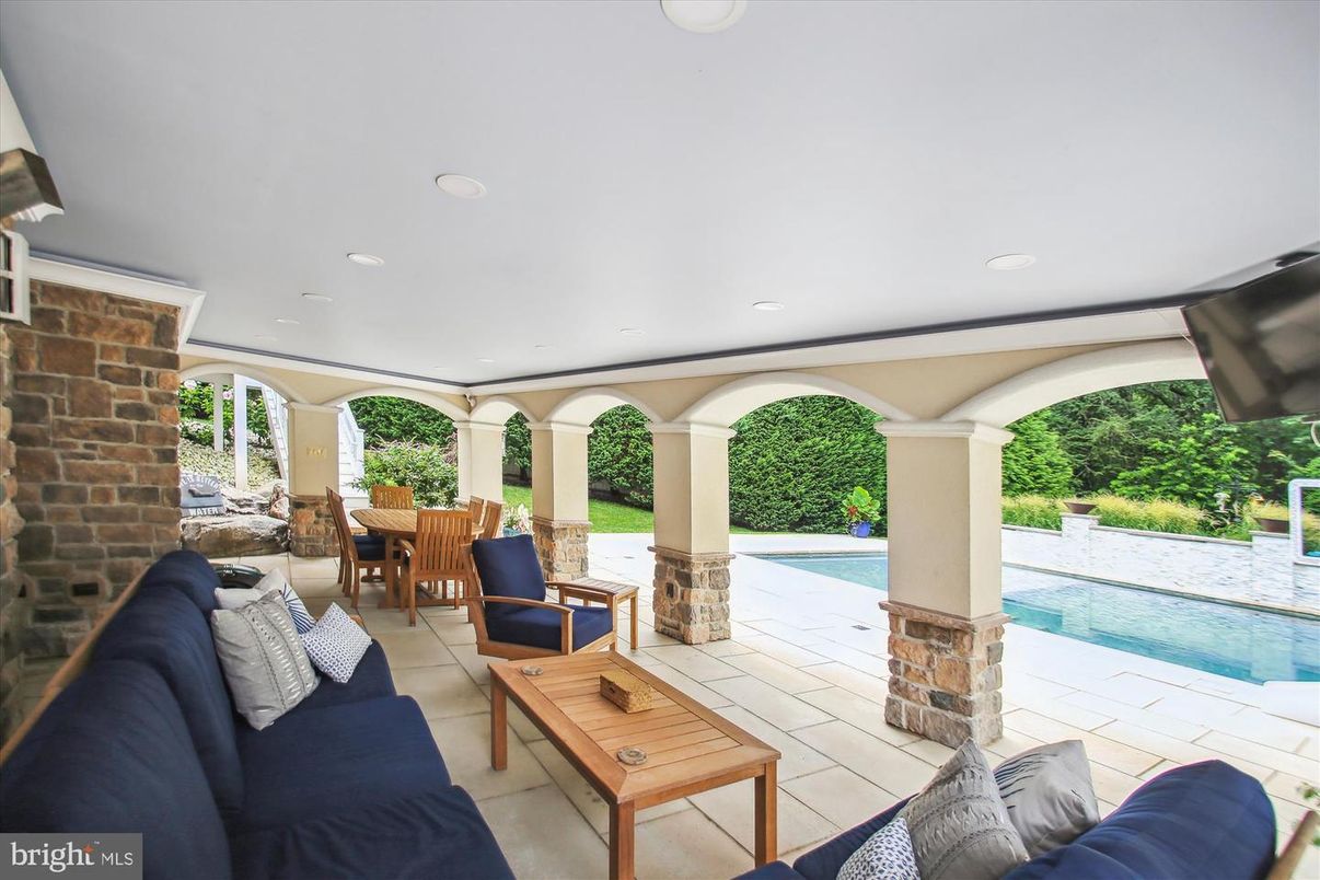 Exterior, Pool, Recessed Lighting