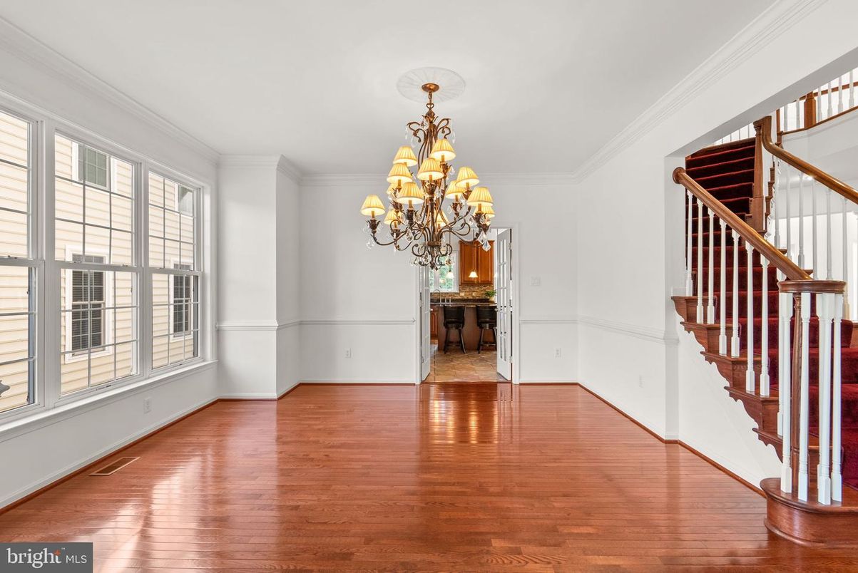 Chandelier, Empty room, Interior, Wood Texture Flooring