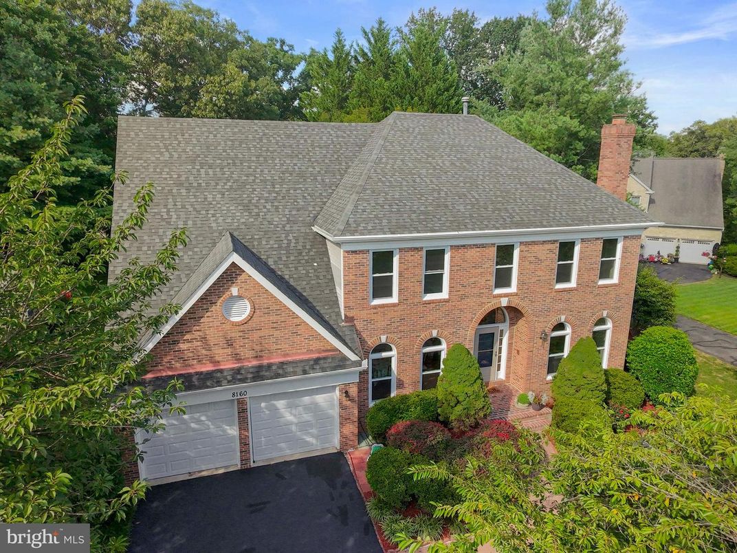 Attached, Exterior, Facade, Brick Facade, Georgian