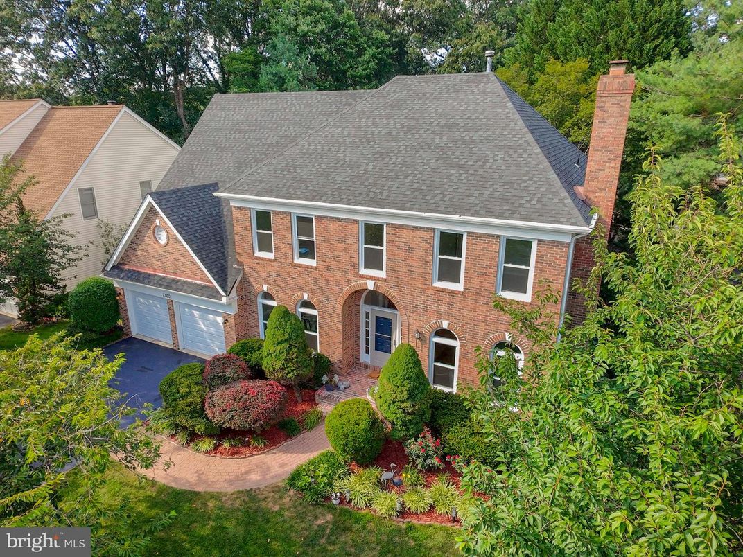 Attached, Detached Garage, Exterior, Facade, Brick Facade, Georgian