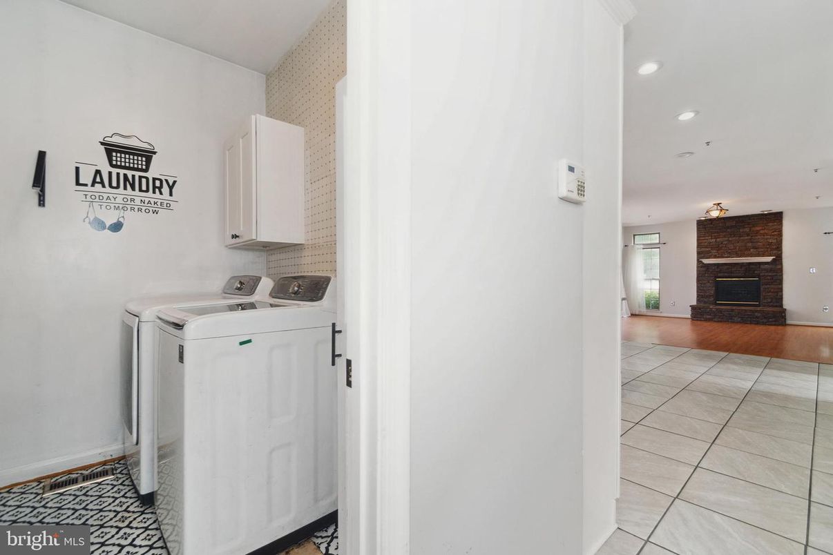 Fireplace, Interior, Recessed Lighting, Washer