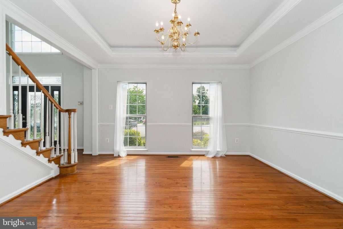 Chandelier, Empty room, Interior, Wood Texture Flooring