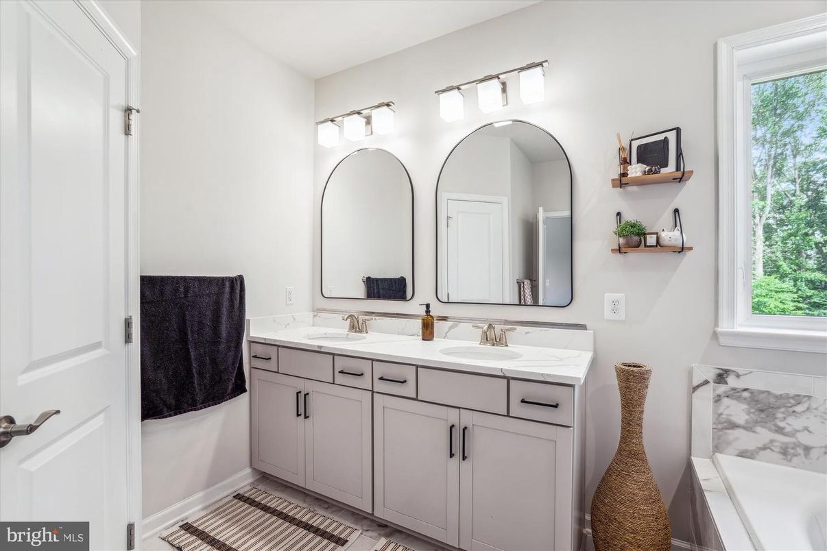 Bathroom, Dual Sink Vanities, Interior