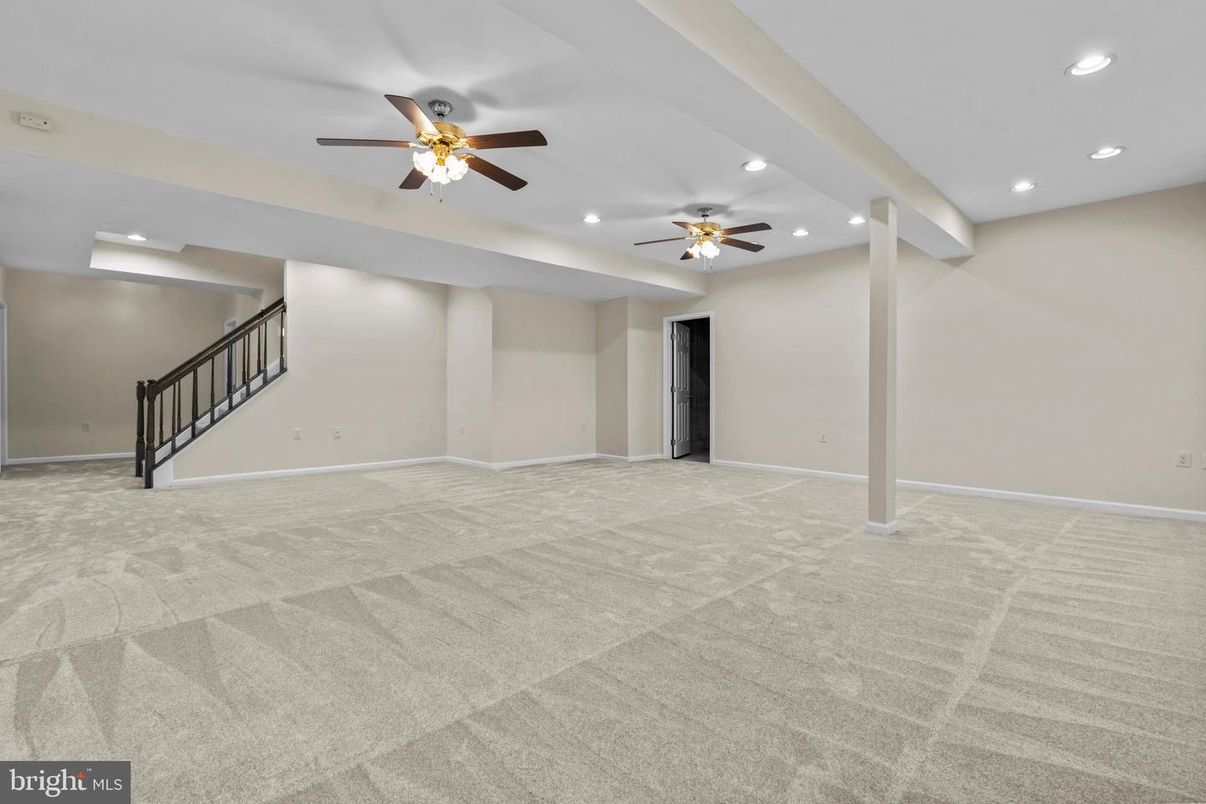 Empty room, Interior, Recessed Lighting