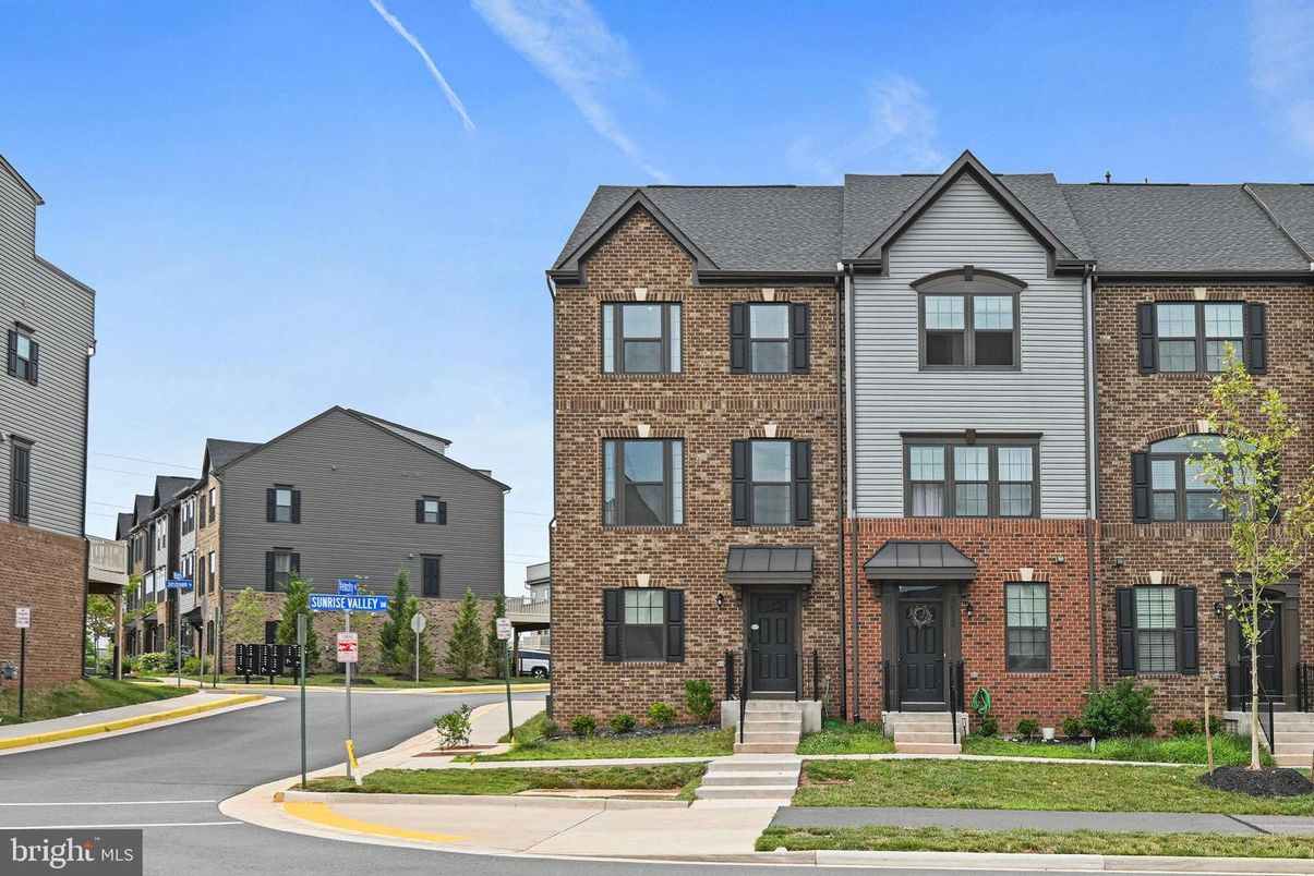 Exterior, Facade, Brick Facade, Rowhouse