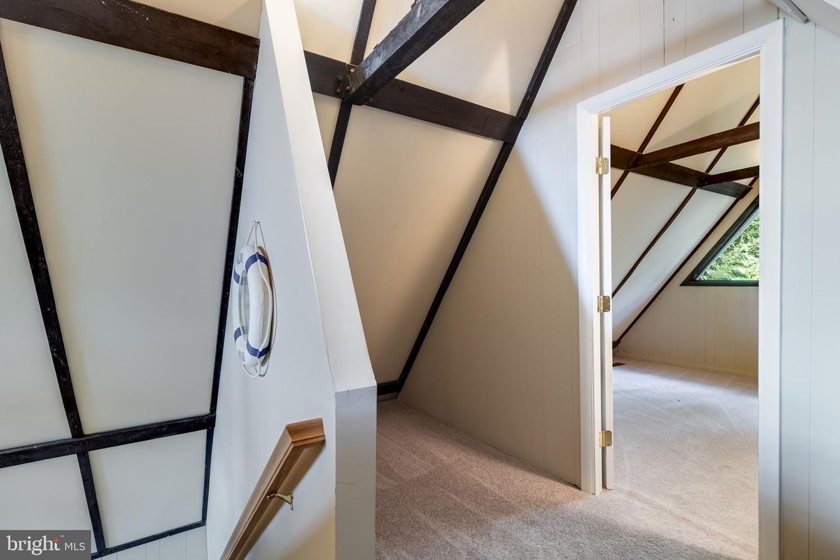 Empty room, Interior, Wooden Beams