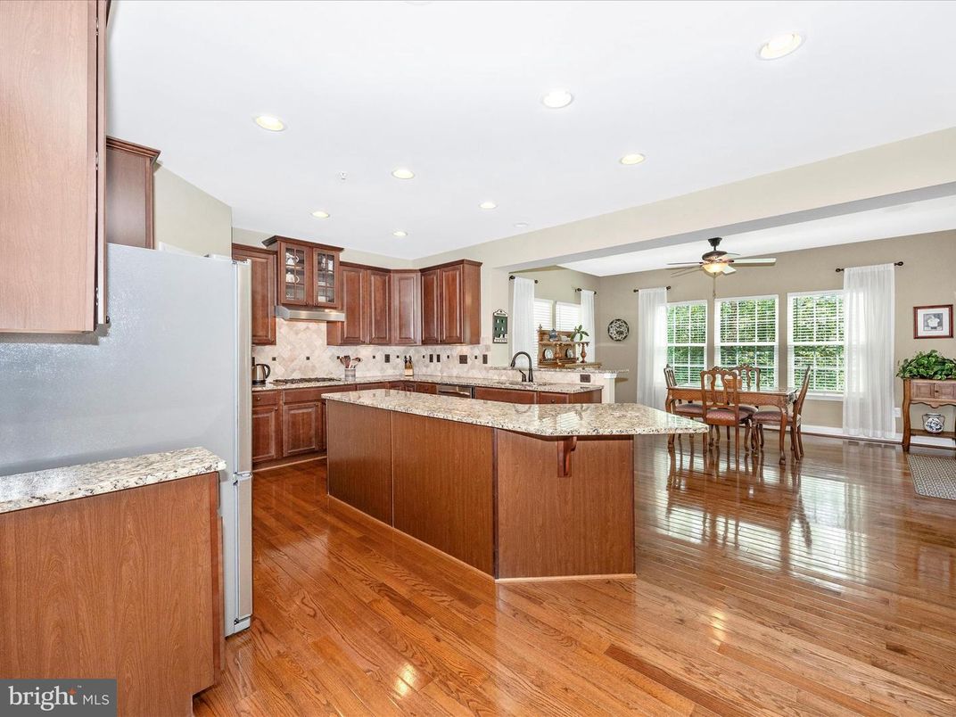 Dining room, Interior, Kitchen, Recessed Lighting, Wood Texture Flooring