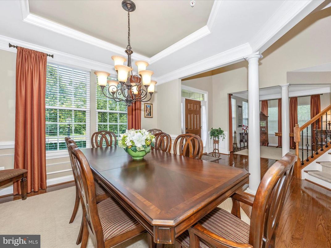 Chandelier, Dining room, Interior