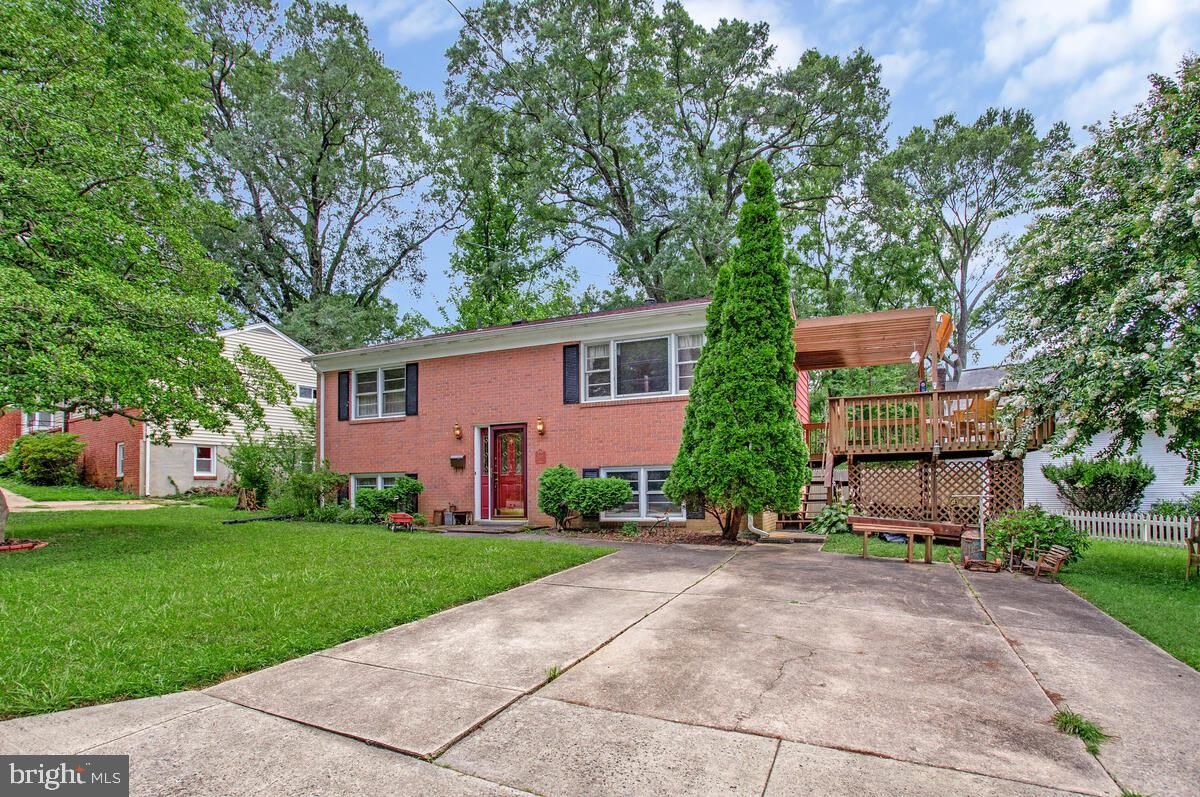 Backyard, Exterior, Facade, Brick Facade, Raised Ranch