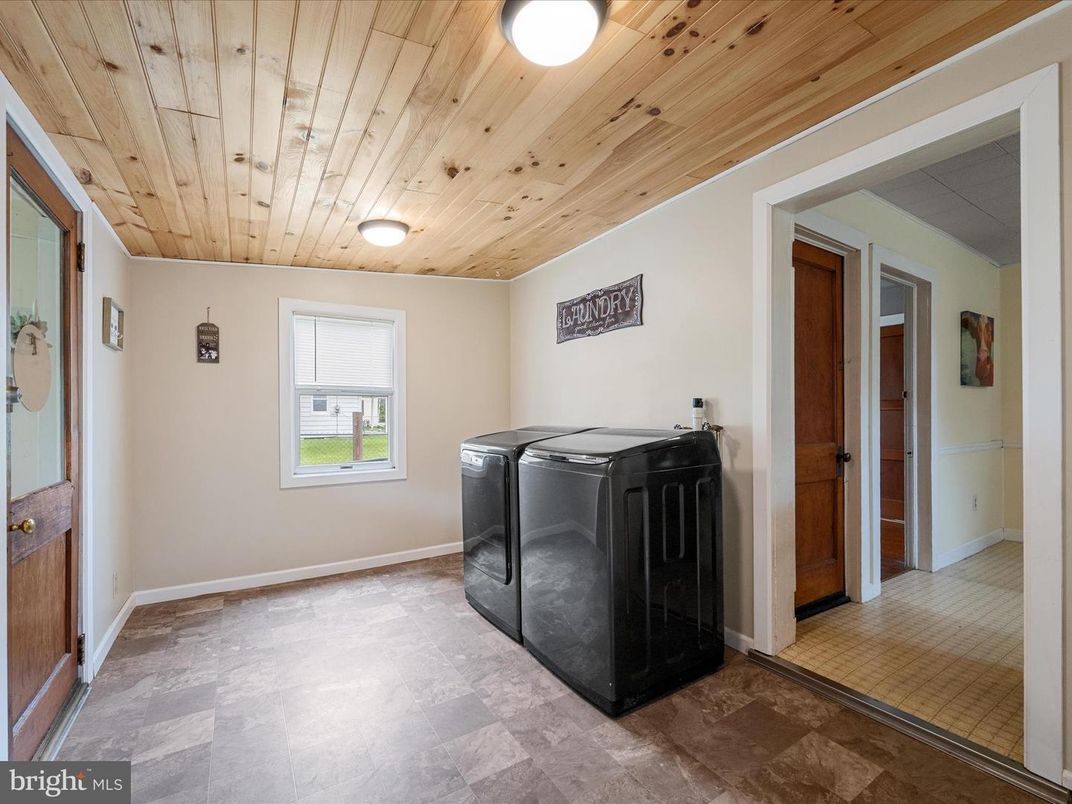 Interior, Washer, Wooden Ceilings