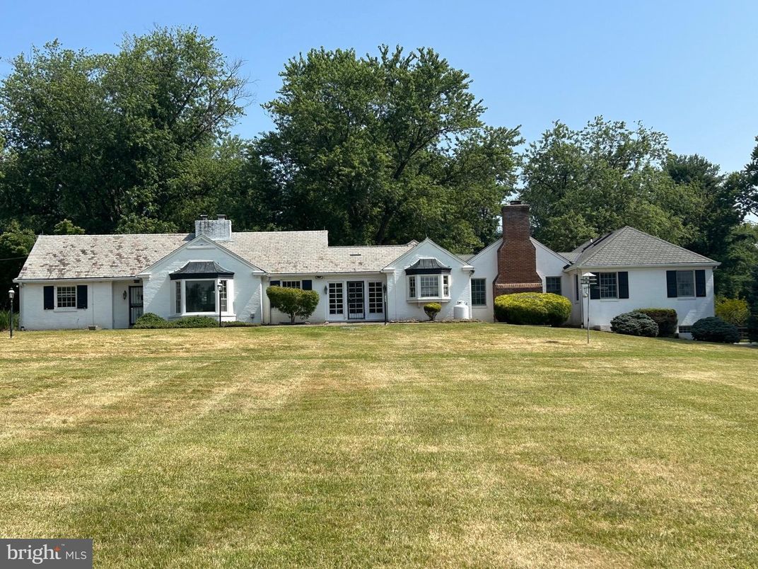 Backyard, Exterior, Facade, Ranch