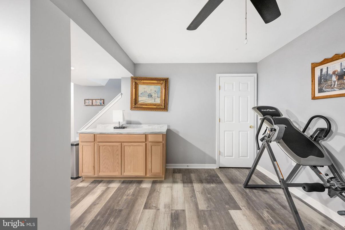 Fitness Equipment, Interior, Recessed Lighting, Wood Texture Flooring