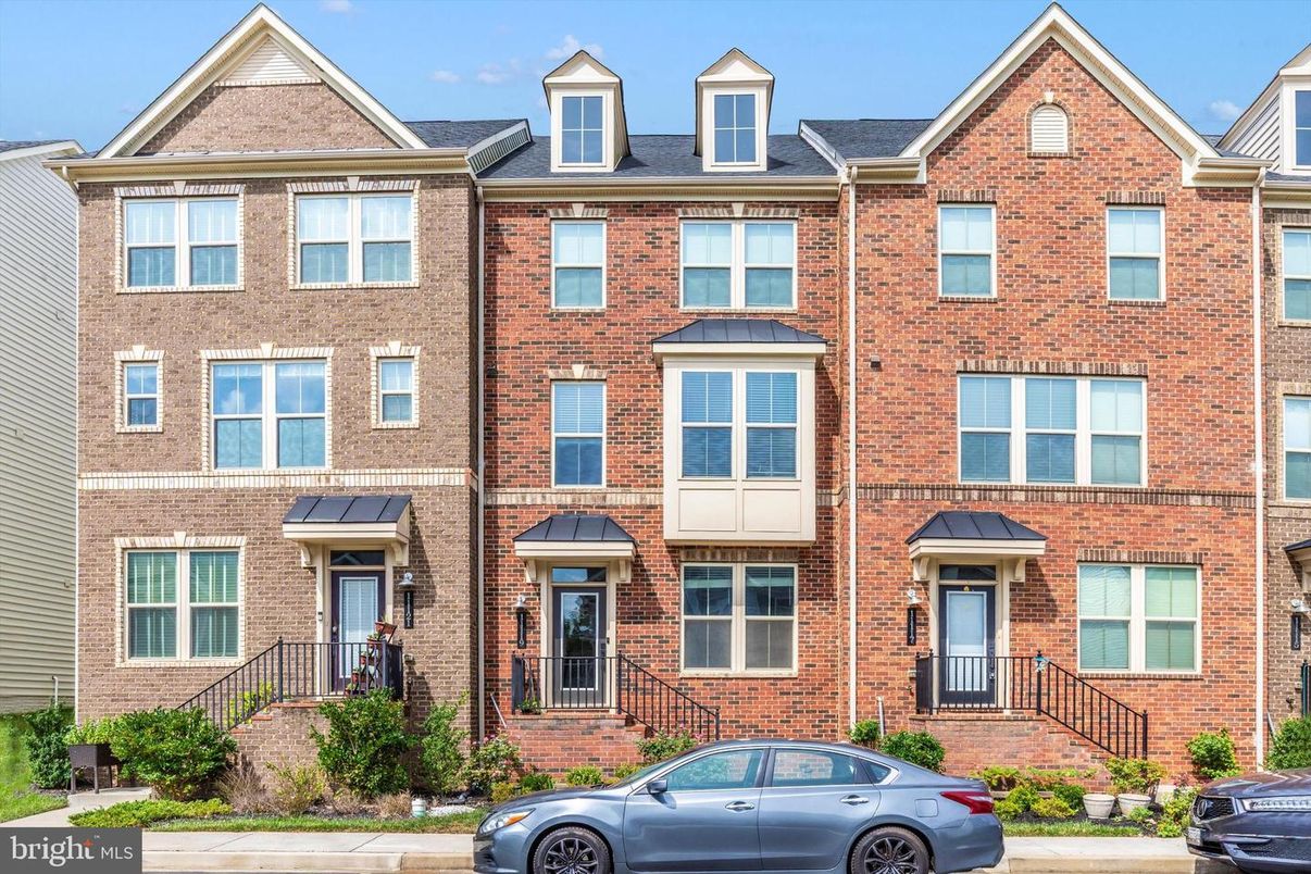 Exterior, Facade, Brick Facade, Rowhouse
