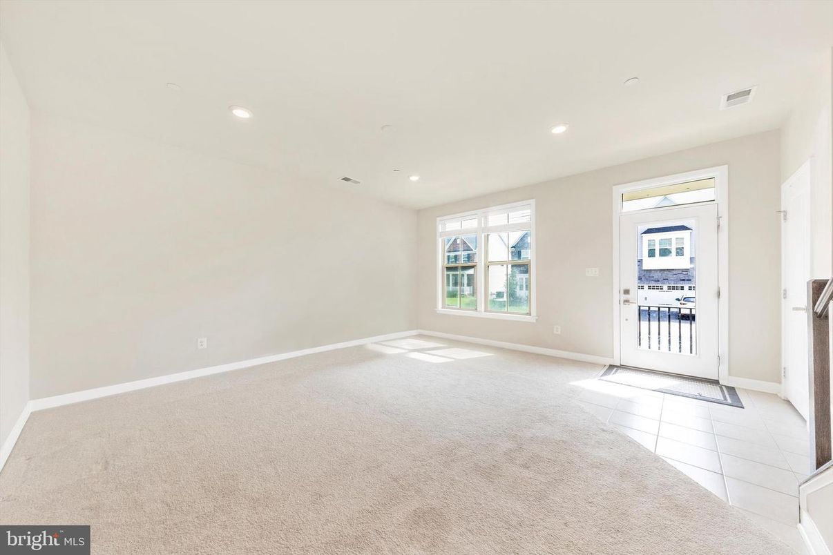 Empty room, Interior, Recessed Lighting