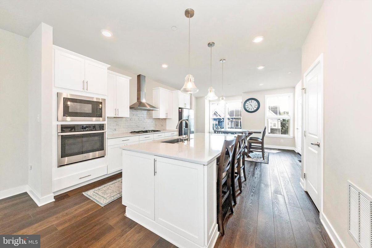 Dining room, Interior, Kitchen, Pendant Lights, Recessed Lighting, Stainless Steel Appliances, Wood Texture Flooring