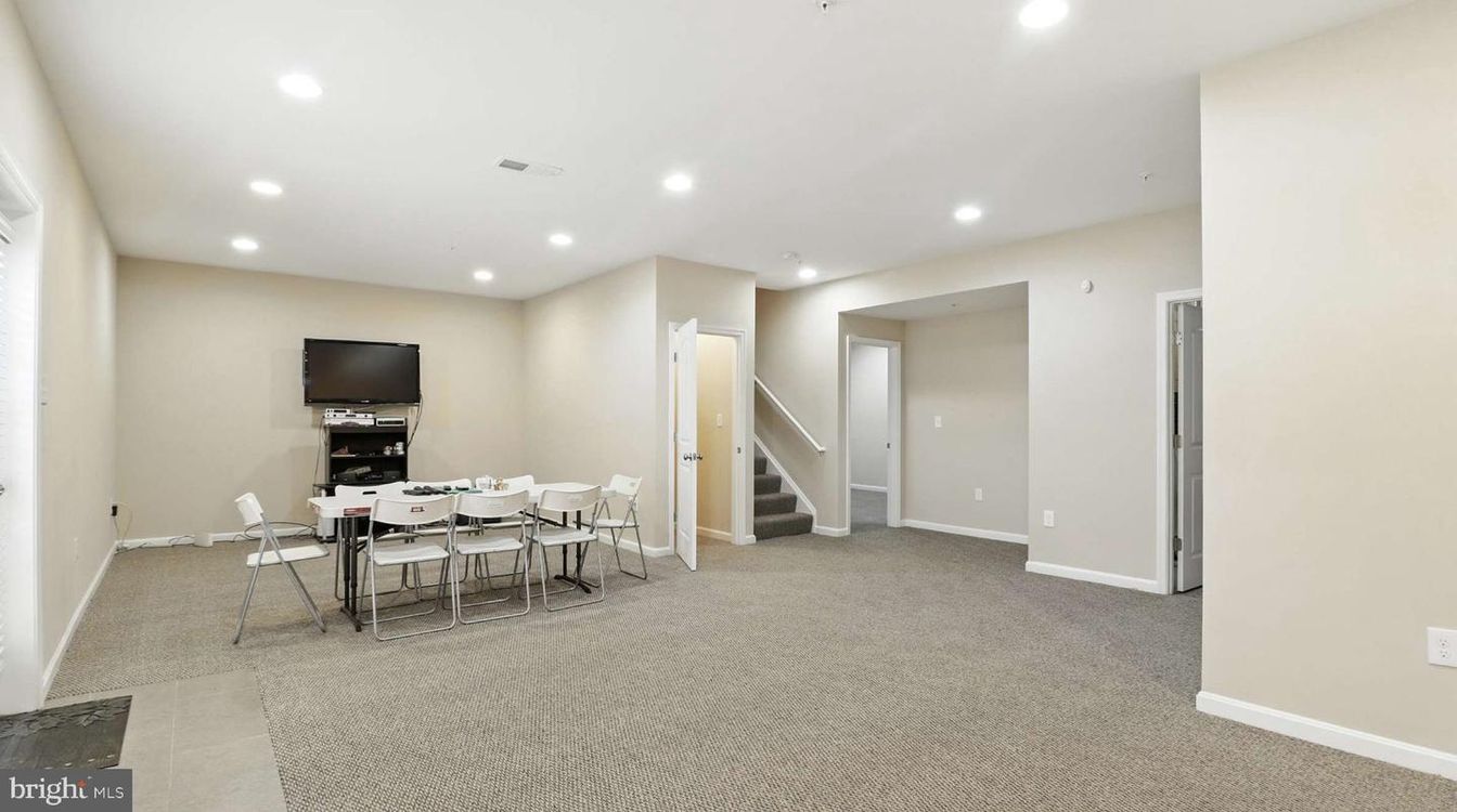 Dining room, Interior, Recessed Lighting