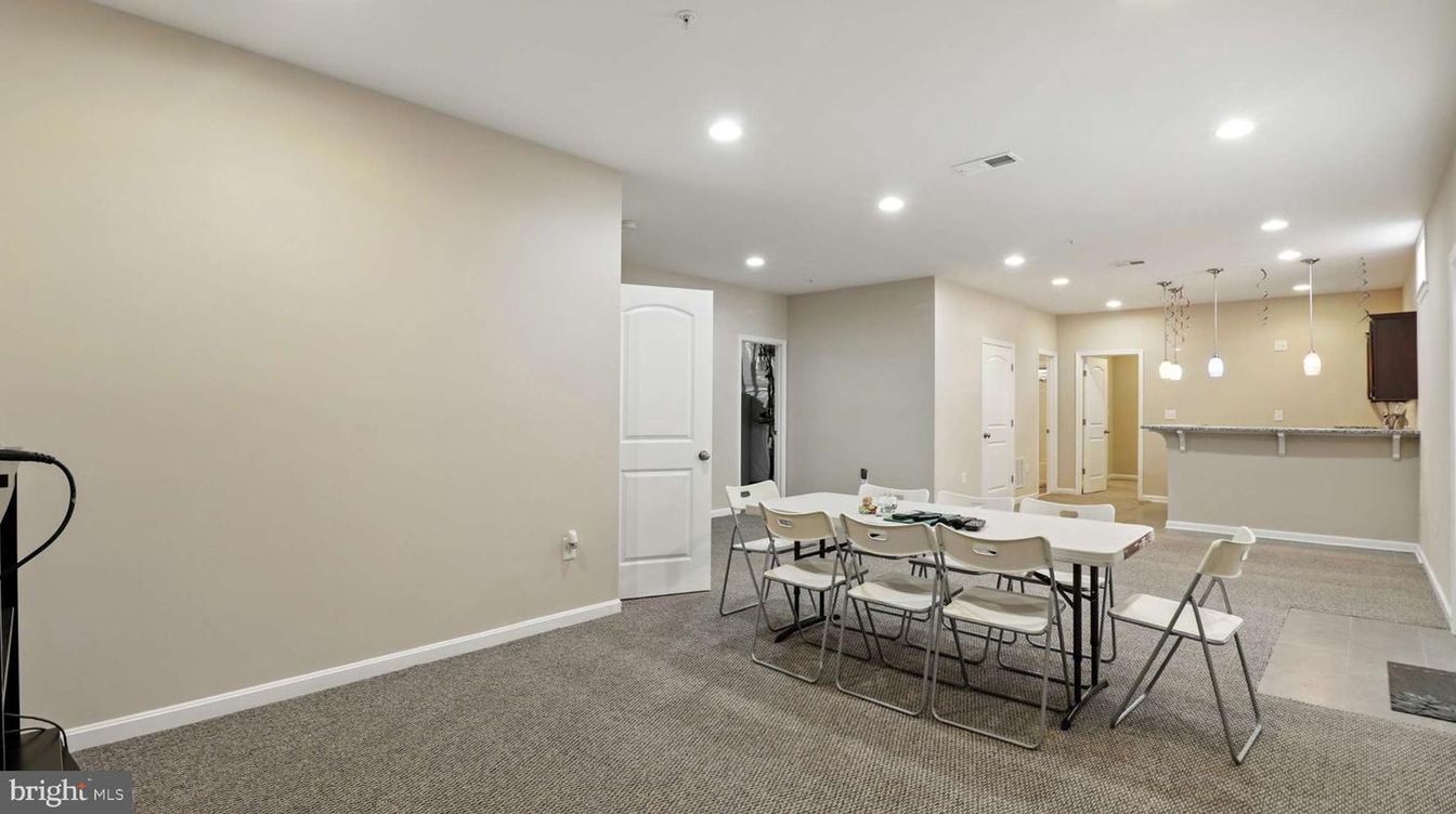 Dining room, Interior, Pendant Lights, Recessed Lighting
