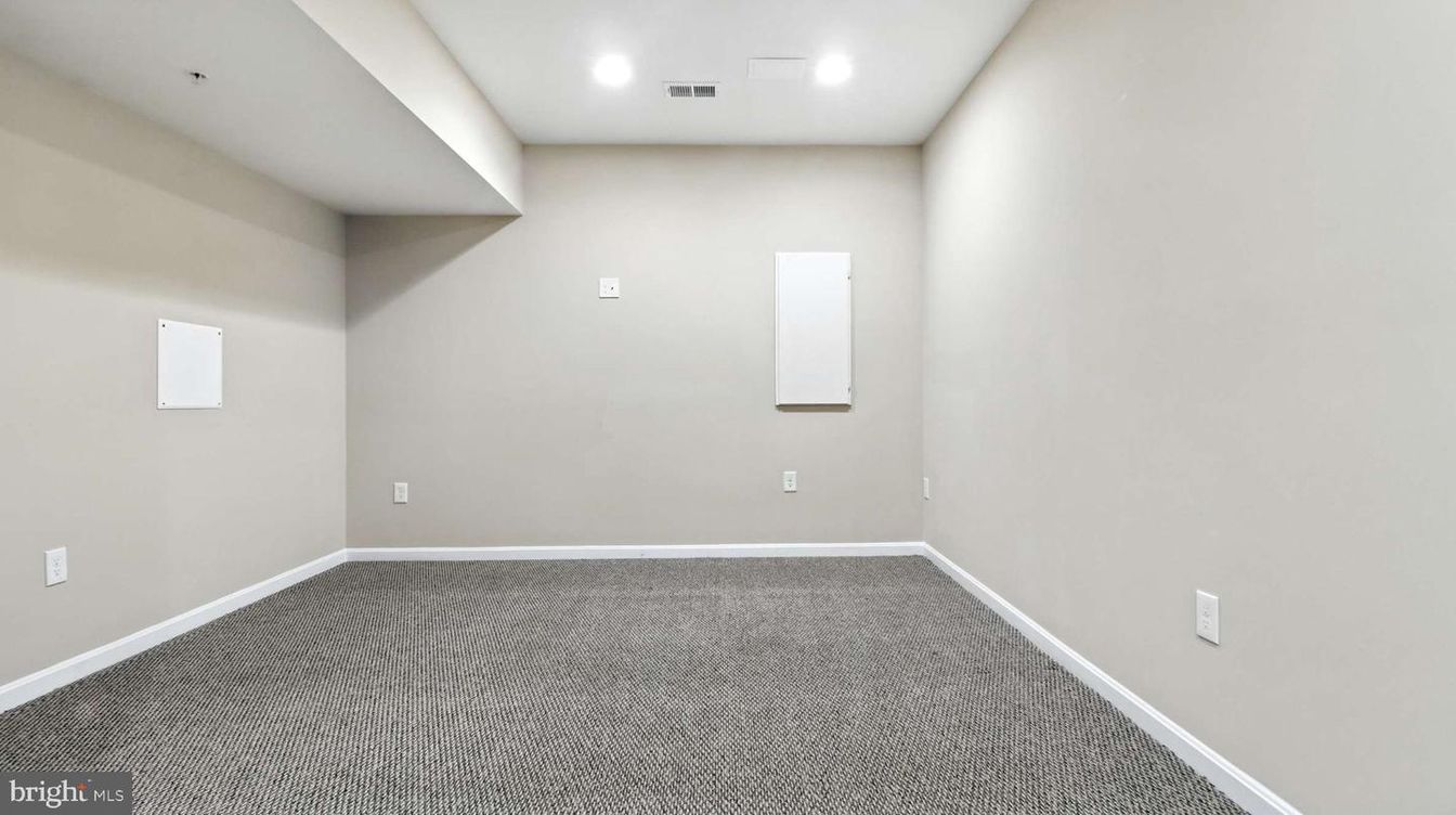 Empty room, Interior, Recessed Lighting