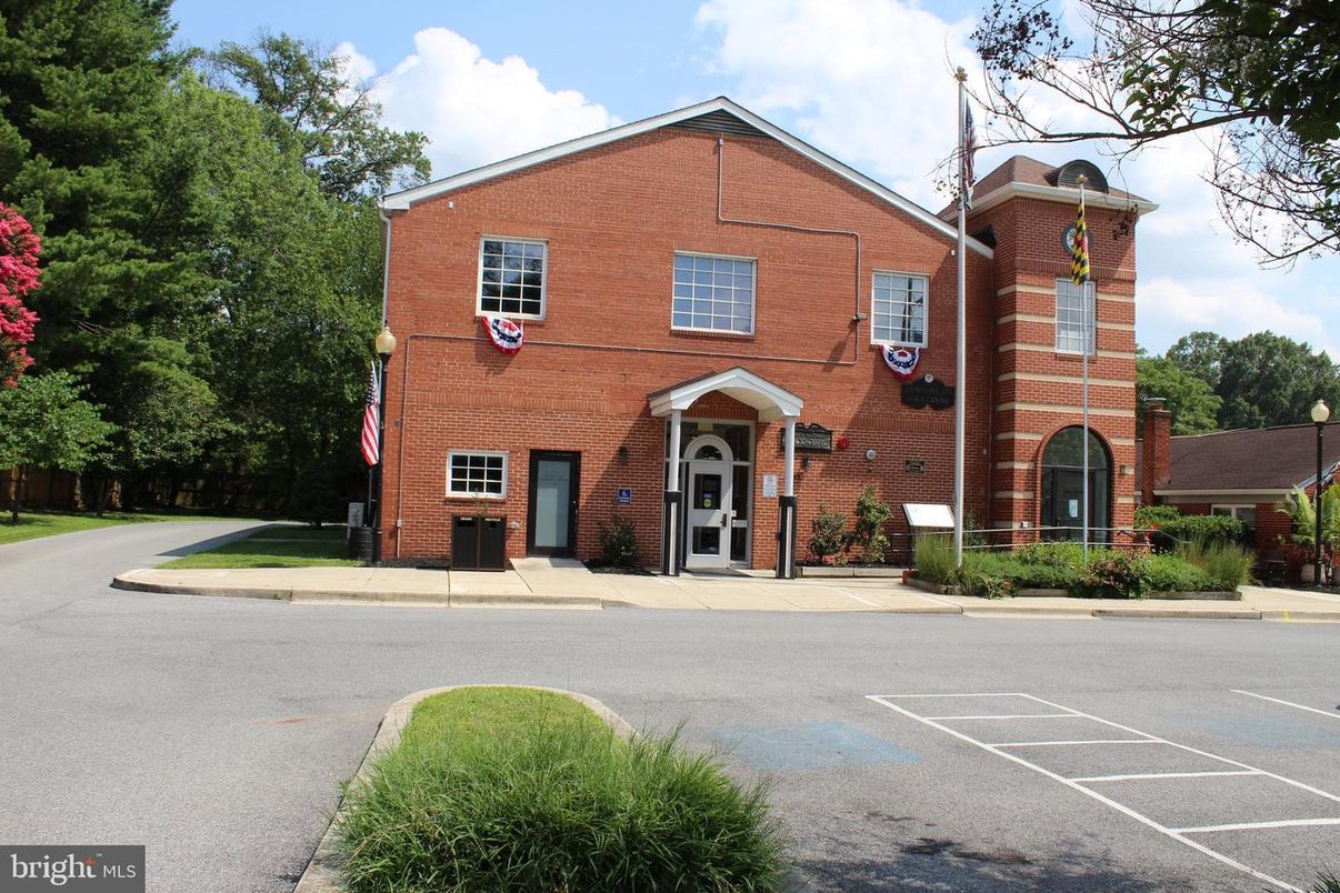 Exterior, Facade, Brick Facade, Georgian