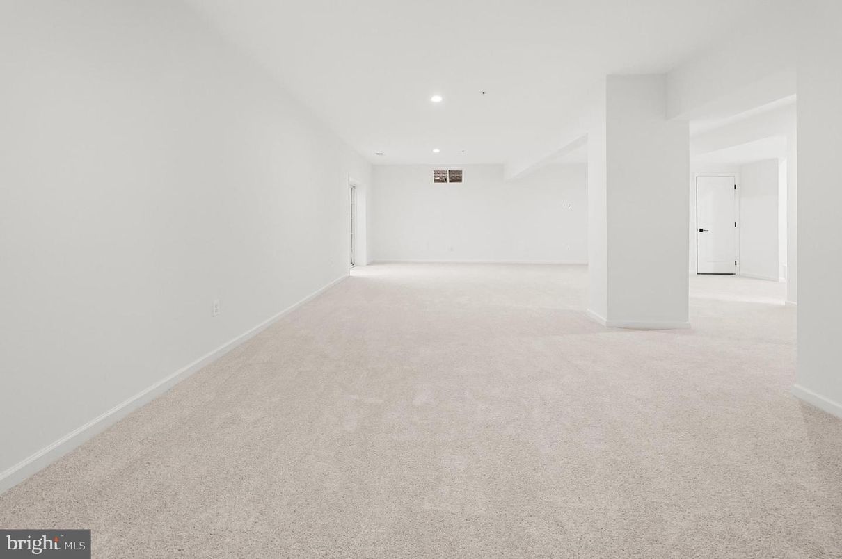 Empty room, Interior, Recessed Lighting
