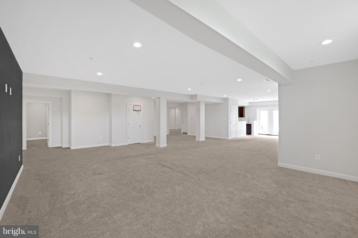 Empty room, Interior, Recessed Lighting
