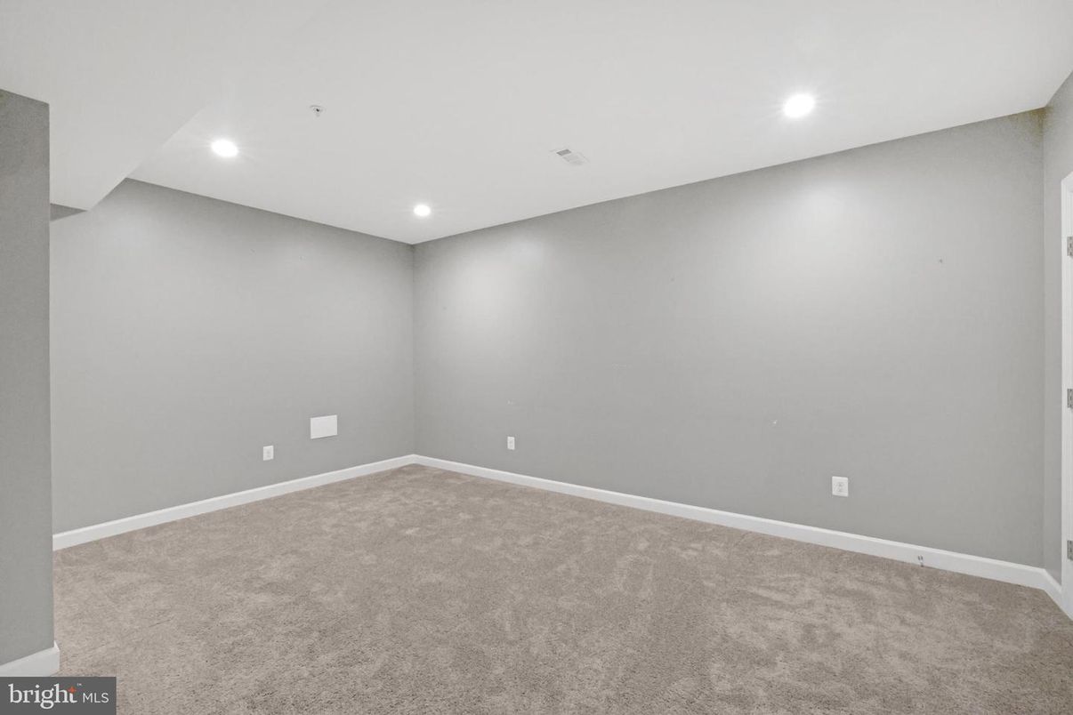 Empty room, Interior, Recessed Lighting