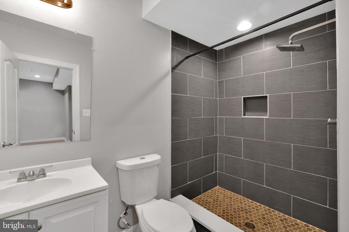 Bathroom, Interior, Recessed Lighting