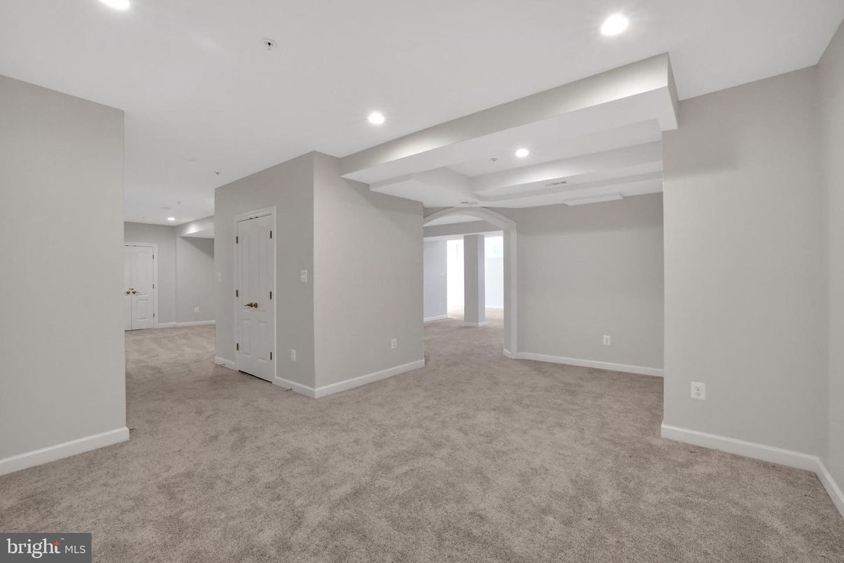 Empty room, Interior, Recessed Lighting