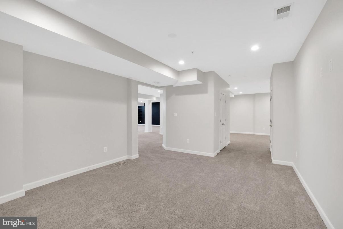 Empty room, Interior, Recessed Lighting