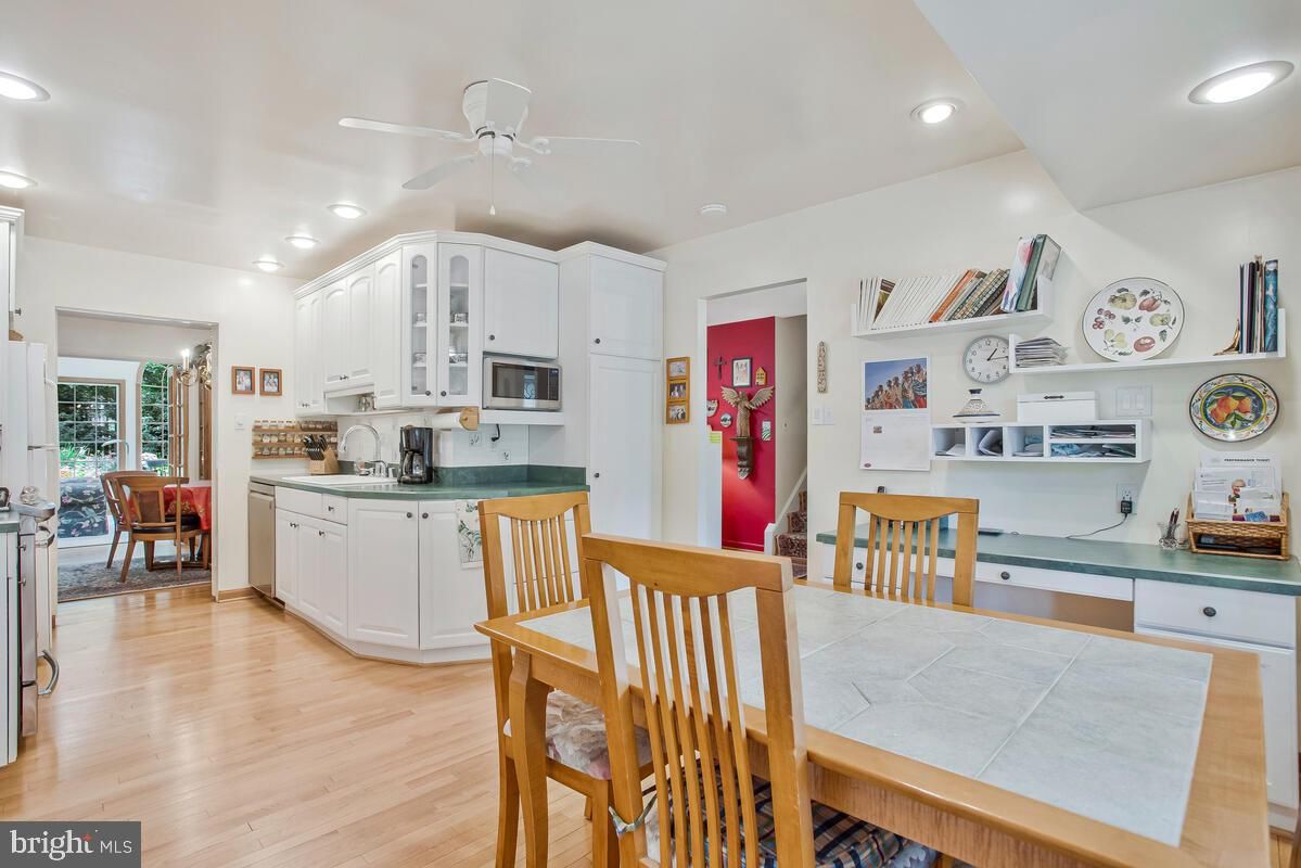 Dining room, Interior, Kitchen, Recessed Lighting, Wood Texture Flooring