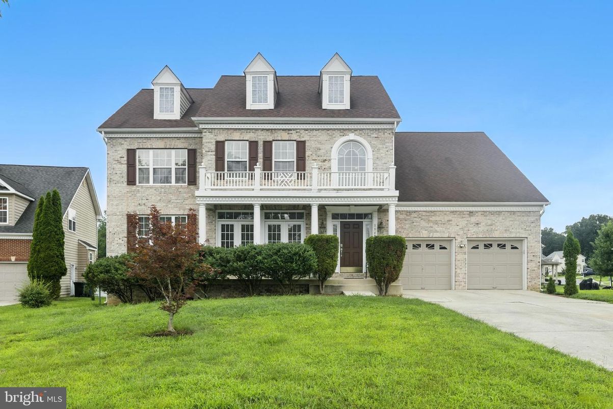 Attached, Exterior, Facade, Cape Cod