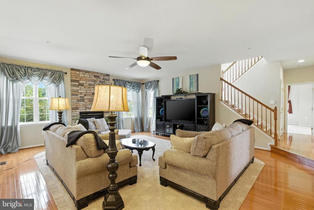 Interior, Living room, Recessed Lighting, Stone Walls, Wood Texture Flooring