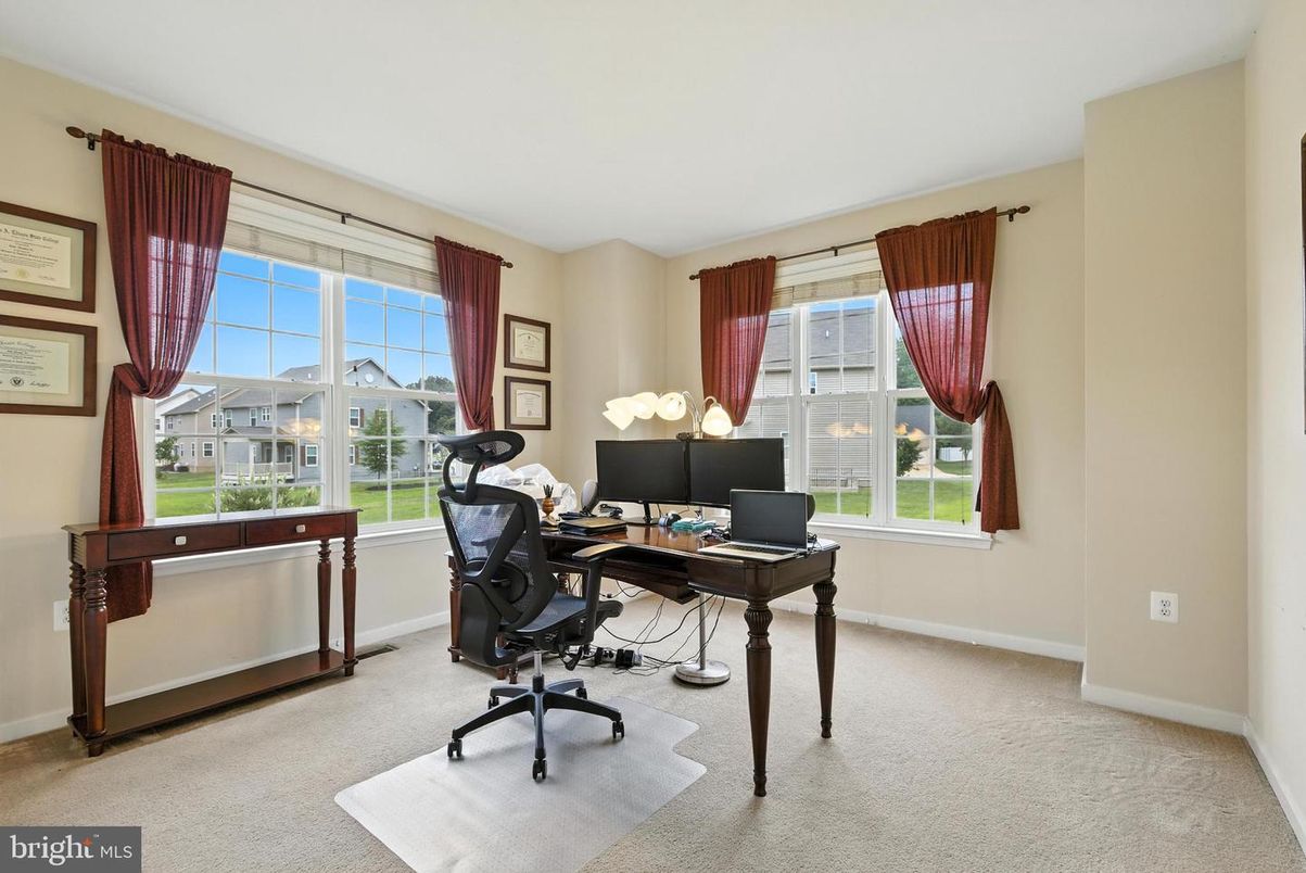 Home Office, Interior
