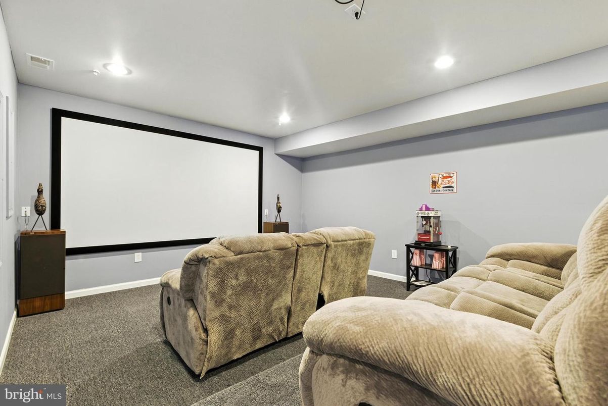 Interior, Projection Screen, Recessed Lighting, Theatre Room