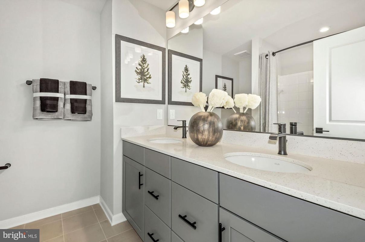 Bathroom, Dual Sink Vanities, Interior, Recessed Lighting