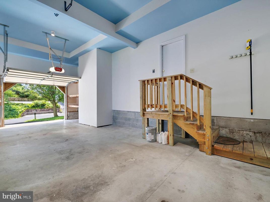 Garage, Interior