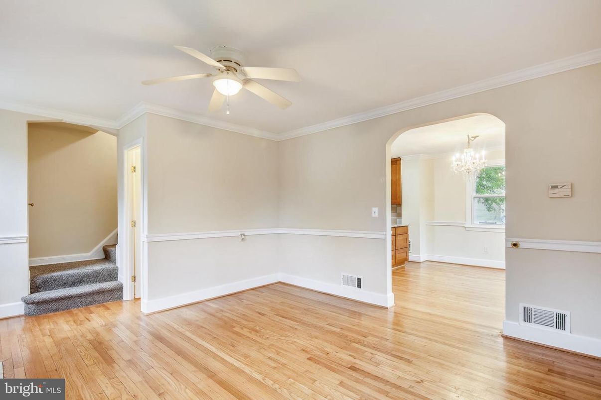 Chandelier, Empty room, Interior, Wood Texture Flooring