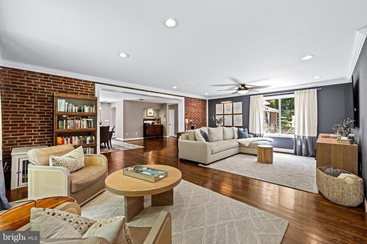 Interior, Living room, Recessed Lighting, Stone Walls, Wood Texture Flooring
