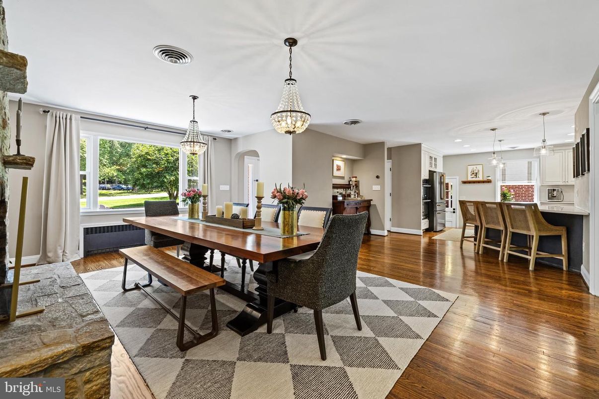 Dining room, Interior, Kitchen, Pendant Lights, Recessed Lighting, Wood Texture Flooring