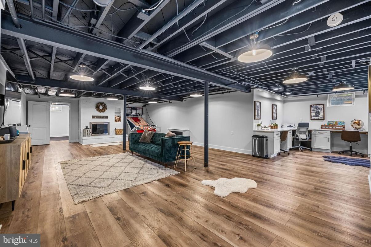 Interior, Recessed Lighting, Wood Texture Flooring