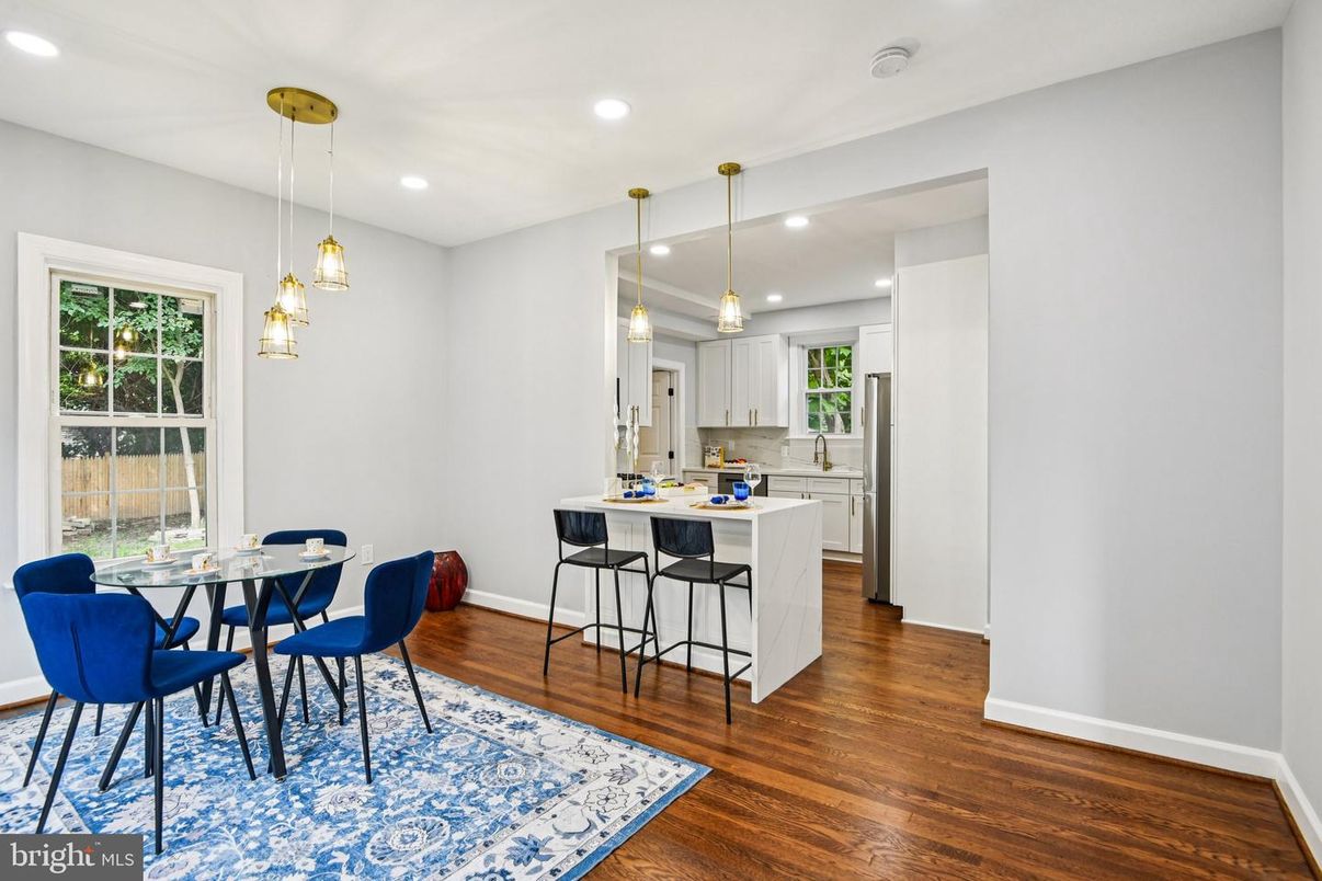 Dining room, Interior, Kitchen, Pendant Lights, Recessed Lighting, Wood Texture Flooring