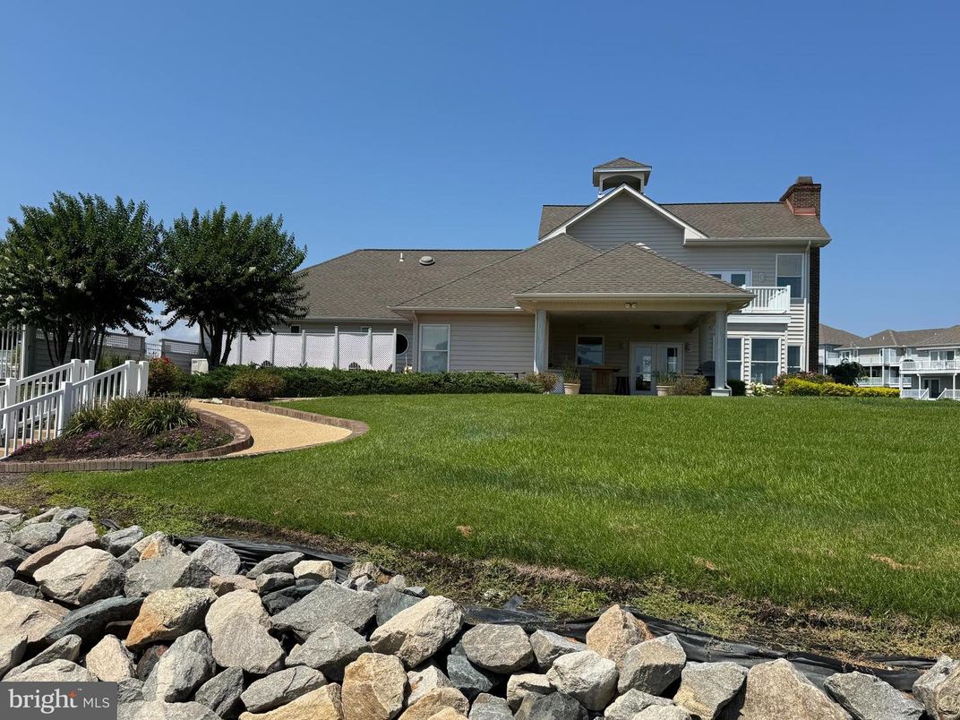 Backyard, Exterior, Facade, Ranch
