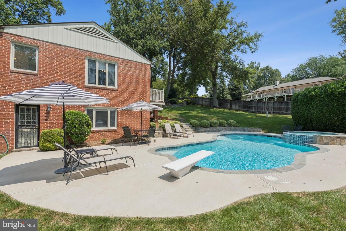 Exterior, Pool