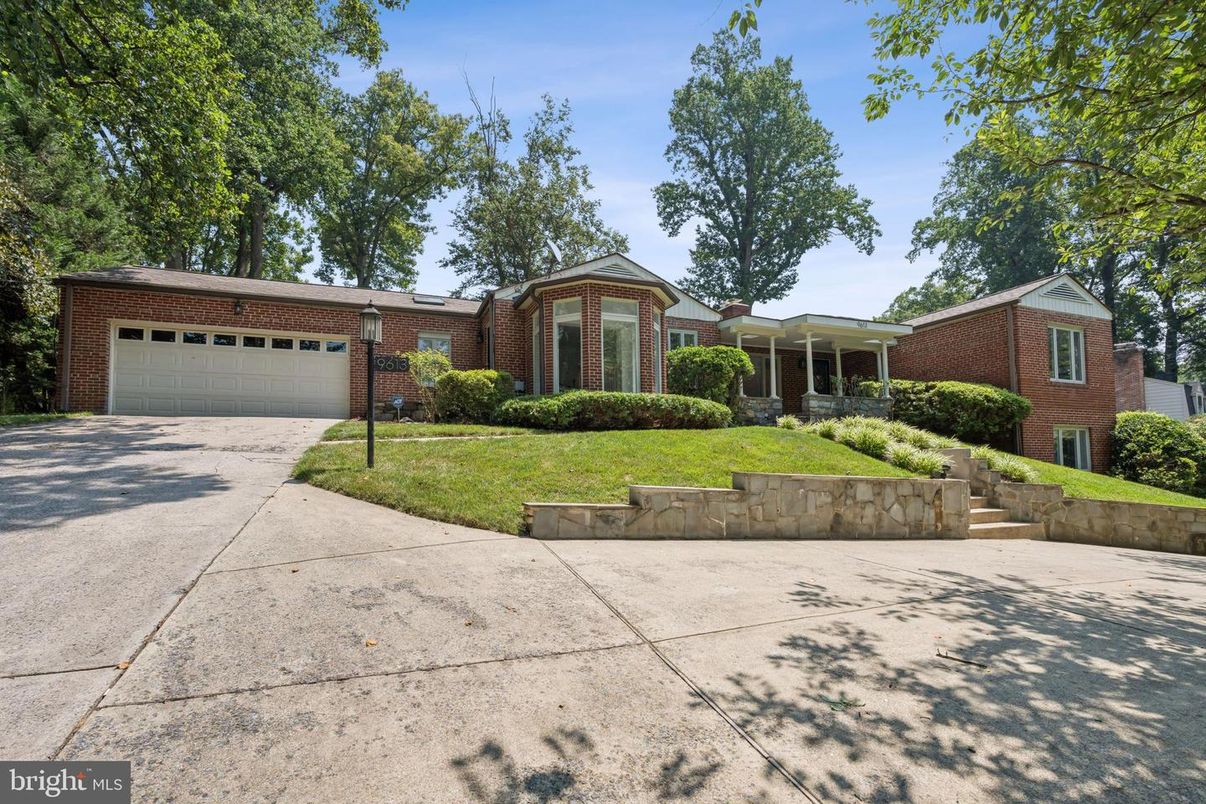 Attached, Exterior, Facade, Brick Facade, Ranch
