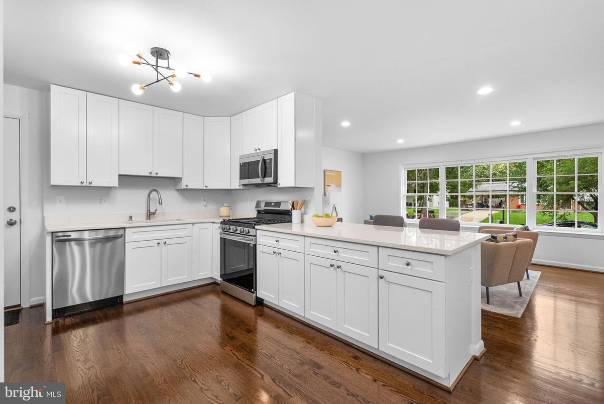 Dining room, Interior, Kitchen, Recessed Lighting, Stainless Steel Appliances, Wood Texture Flooring
